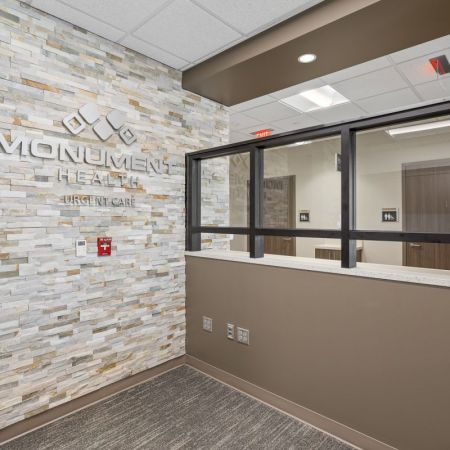 monument-urgentcare-20-09b4f0b93836.jpg
